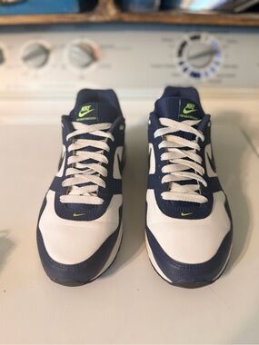 Nike Air Max Navigate Youth 6.5Y Navy White Volt Running Sneakers Athletic Shoes
